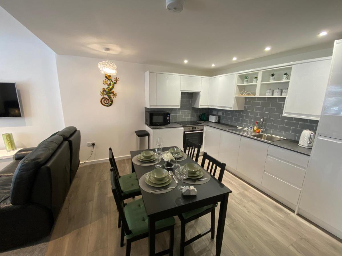 Modern 2 Bedroom Apartment, With Car Parking. Bitton Eksteriør billede