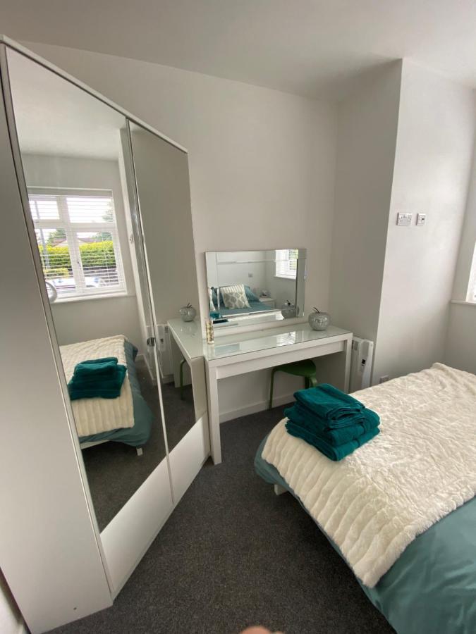 Modern 2 Bedroom Apartment, With Car Parking. Bitton Eksteriør billede